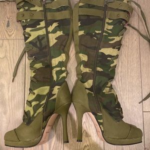 Leg Avenue camouflage boots